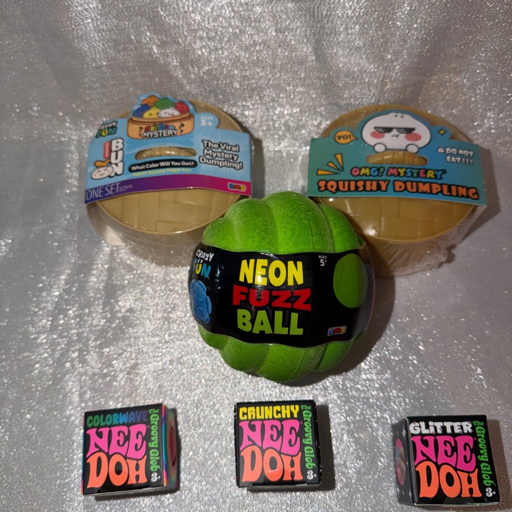 1 Crazy Fun & 2 OMG Mystery Dumpling with 1 Green Neon Fuzz Ball & 1 NeeDoh